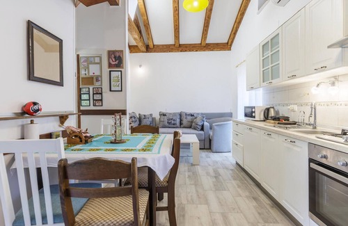 Zagorje Apartment | Lovely apartment in Krsan with WiFi