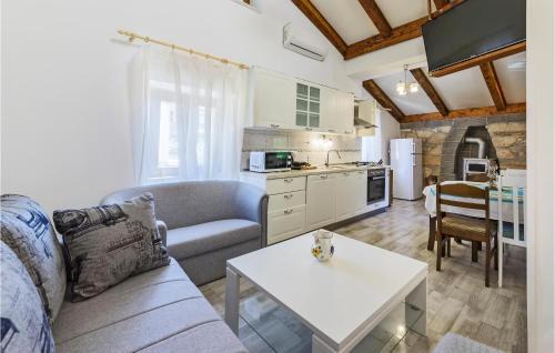 Zagorje Apartment | Lovely Apartment In Krsan With Wifi