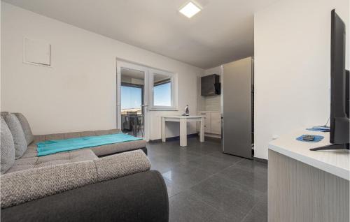 Kustici Apartment | Lovely Apartment In Kustici, Novalja