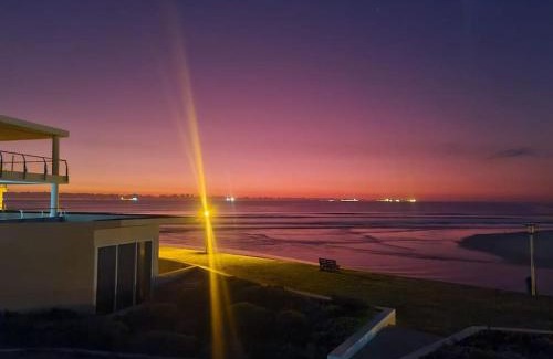 Lagoon Beach Apartment | Lovely Apartment in Milnerton