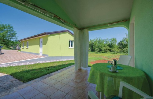 Sveti Lovrec Apartment | Lovely apartment in Sv.Lovrec with WiFi