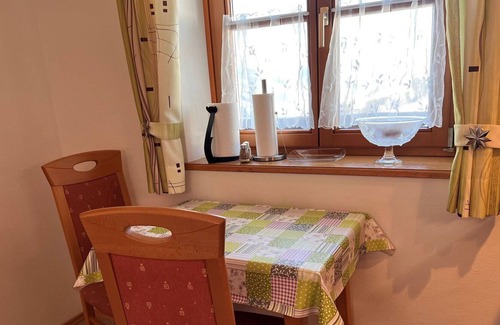 Taxenbach Villa | Lovely apartment in villa for 4 people with pool, WIFI, TV, patio and parking