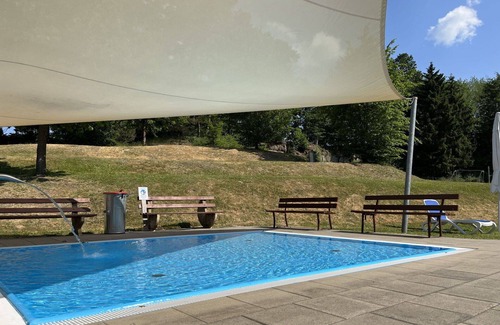 Bad Emstal House | Lovely apartment in villa for 3 people with pool, WIFI, TV, terrace, pets allowed and parking