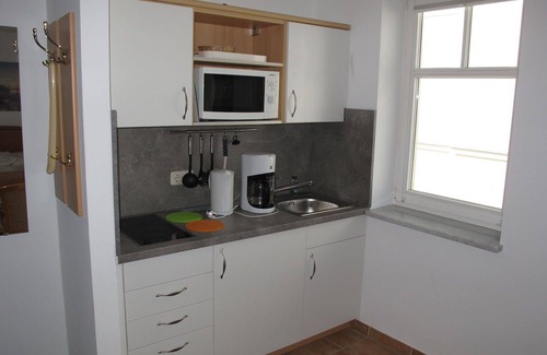 Sellin Villa | Lovely apartment in villa for 2 people with WIFI, TV, terrace, pets allowed and parking
