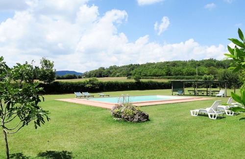 Montieri House | Lovely apartment in villa for 2 guests with WIFI, pool, patio, pets allowed and parking