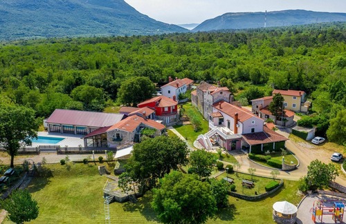 Krsan Villa | Lovely apartment in villa for 6 people with WIFI, pool, A/C, TV, patio, pets allowed and parking