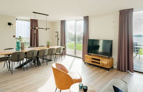 Linden House | Lovely apartment in villa for 12 guests with WIFI, TV, terrace and parking