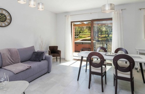 Kaldanija House | Lovely apartment in villa with hot tub, A/C, WIFI, pool, TV, terrace, pets allowed and parking