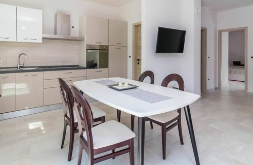 Kaldanija House | Lovely apartment in villa with hot tub, A/C, WIFI, pool, TV, terrace, pets allowed and parking