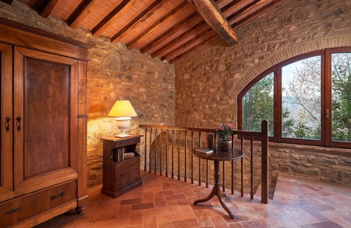 Umbertide Villa | Lovely apartment in villa for 4 people with A/C, pool, WIFI, TV, patio, panoramic view and parking