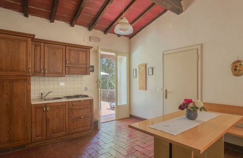 Monteriggioni Villa | Lovely apartment in villa with WIFI, pool, TV, patio, pets allowed and panoramic view