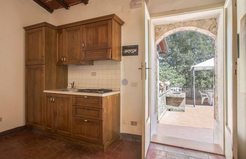 Monteriggioni Villa | Lovely apartment in villa with WIFI, pool, TV, patio, pets allowed and panoramic view