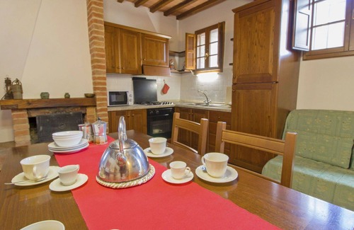 Rapolano Terme Villa | Lovely apartment in villa for 6 people with pool, WIFI, TV, patio and parking