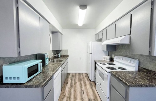 Coalinga House | Lovely Apartment unit near central Coalinga