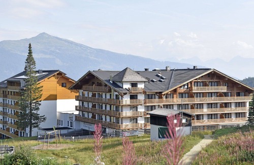 Katschberg Apartment | Lovely apartment with WIFI, pool, TV, balcony, pets allowed, panoramic view and parking