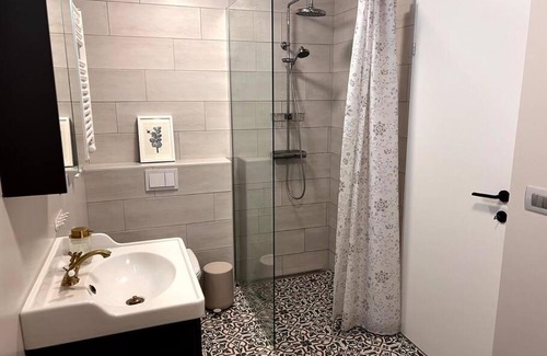 Vesturbær Apartment | Lovely Apartment with 2-bedrooms and living room for 4 guests, max 6 - Seaside Neighborhood