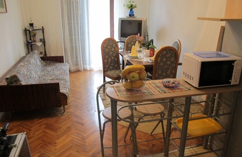 Supetar Apartment | Lovely Apartment With a Sea View Apartment