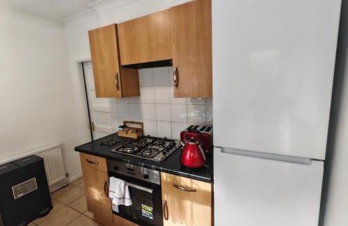 Borehamwood Apartment | Lovely Apartment With Private Garden & Parking