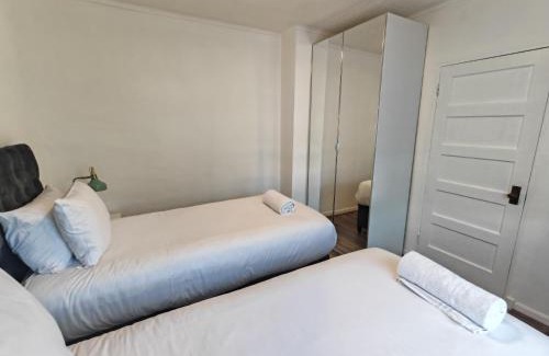 Borehamwood Apartment | Lovely Apartment With Private Garden & Parking
