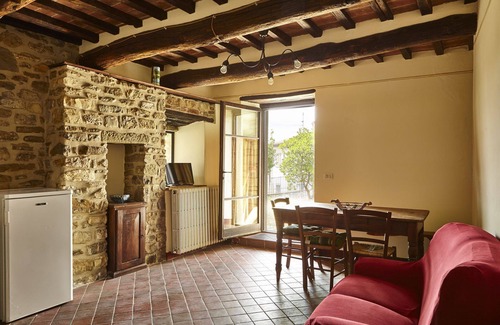 Capolona Apartment | Lovely apartment with pool, WIFI, TV, pets allowed, panoramic view and parking, close to Arezzo