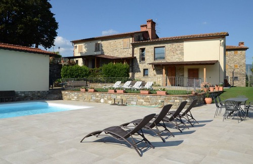 Capolona Apartment | Lovely apartment with pool, WIFI, TV, pets allowed, panoramic view and parking, close to Arezzo