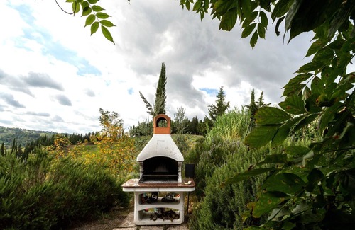 Sughera Apartment | Lovely apartment with WIFI, A/C, pool, TV, veranda, panoramic view, parking, close to San Gimignano