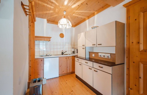 Sankt Martin bei Lofer Villa | Lovely apartment in villa for 2 guests with TV, balcony, pets allowed and parking