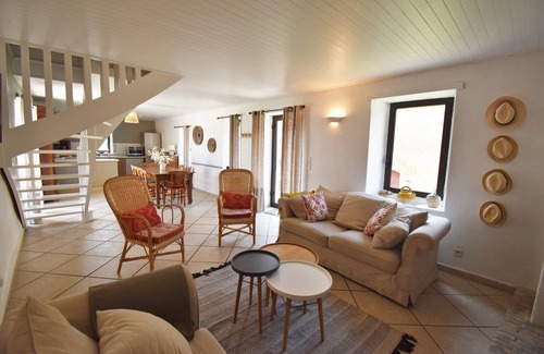 Daglan House | Lovely barn conversion with private heated pool
