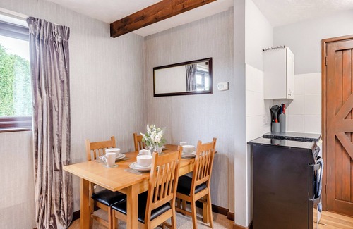 Colchester Cottage | Lovely barn in a beautiful setting with swimming pool.