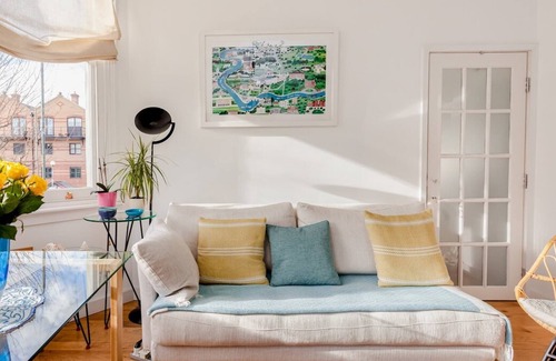 Mortlake Apartment | Lovely Barnes Village Riverside Nest