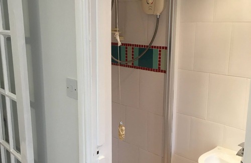 Exeter Apartment | Lovely basement flat in Exeter