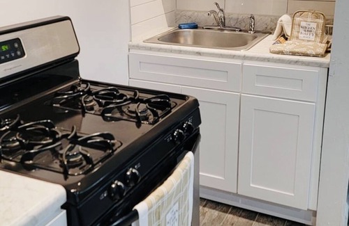 Pelham Gardens Apartment | Lovely basement loft