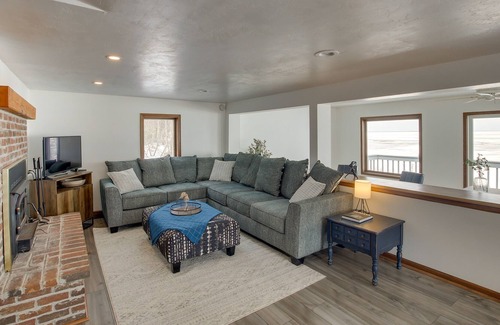 Little Sturgeon House | Lovely Bayfront Vacation Rental w/ Spacious Deck!