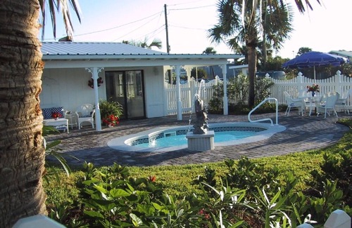 Silver Sands Beach Cottage | Lovely Beach Cottage w/Private Fountain Pool