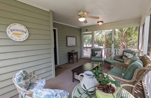 North Litchfield Beach House | Lovely beach home in N Litchfield on Flagg Lake.n
