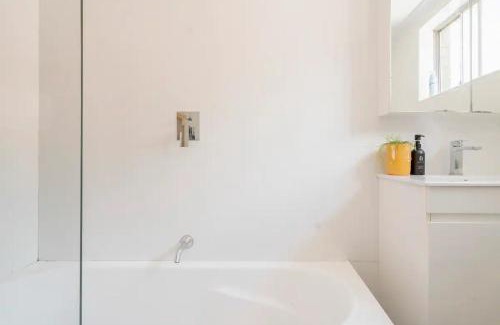 Randwick House | Lovely bedroom in eastern suburbs