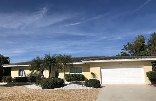 Belleair Beach House | Lovely Belleair Beach Home.Only One Block To The Beach !