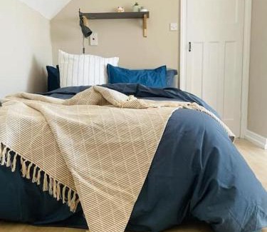 Worthing Apartment | Lovely bijou loft apt, one road back from the sea