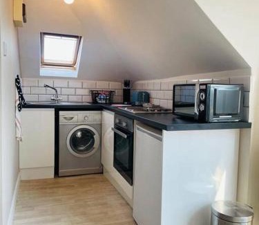 Worthing Apartment | Lovely bijou loft apt, one road back from the sea