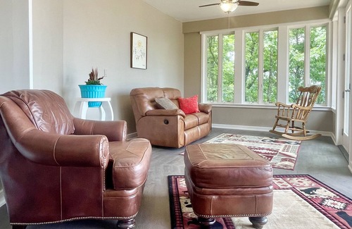 Menlo House | Lovely bluff home atop Lookout Mountain with seasonal pool and incredible views.