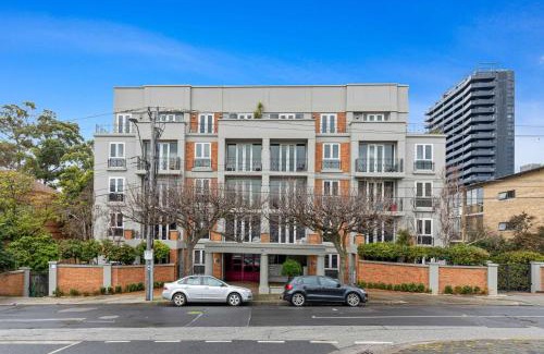 South Yarra Apartment | Lovely Boutique 1-Bed Unit with Gym & Pool