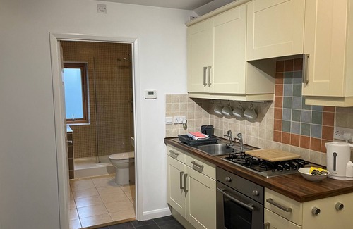 Talland Apartment | Lovely bright 1 bedroom apartment
