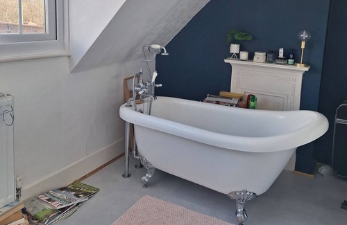 East Preston Apartment | Lovely bright 1920s 4 bedroom apartment in heart of village and 100m from beach