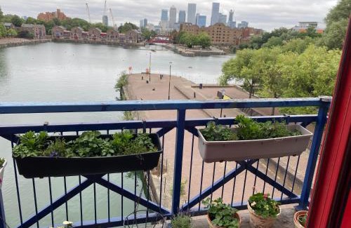 Wapping House | Lovely bright double room-private bathroom
