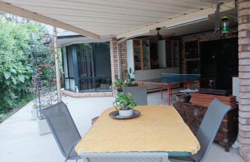 Collingwood Park Bed & Breakfast | Lovely, bright single bedroom, private bathroom, coffee beakfast, relax, near shopping Malls
