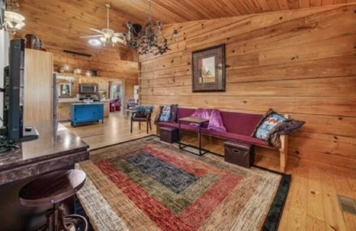 Crossville Cabin | Lovely cabin near Cumberland Mtn State Park, Nice kitchen & living spaces