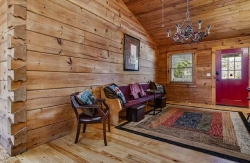 Crossville Cabin | Lovely cabin near Cumberland Mtn State Park, Nice kitchen & living spaces