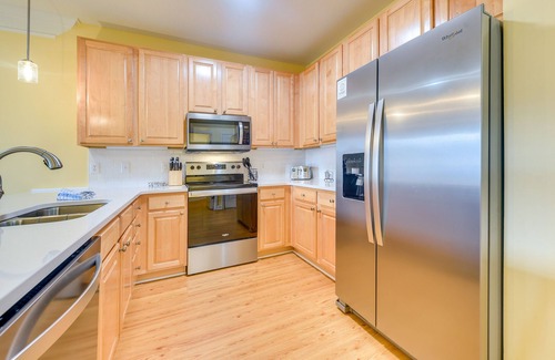 Calabash Condo | Lovely Calabash Condo w/Balcony, 11 Mi to Beach!