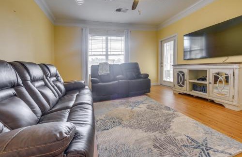 Calabash Apartment | Lovely Calabash Condo with Balcony, 11 Mi to Beach!