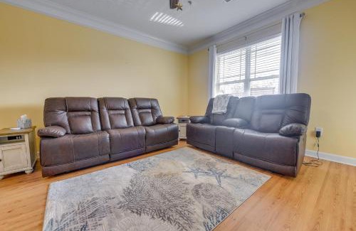 Calabash Apartment | Lovely Calabash Condo with Balcony, 11 Mi to Beach!